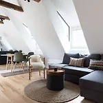 Mintgraz - 1 Bedroom Penthouse *